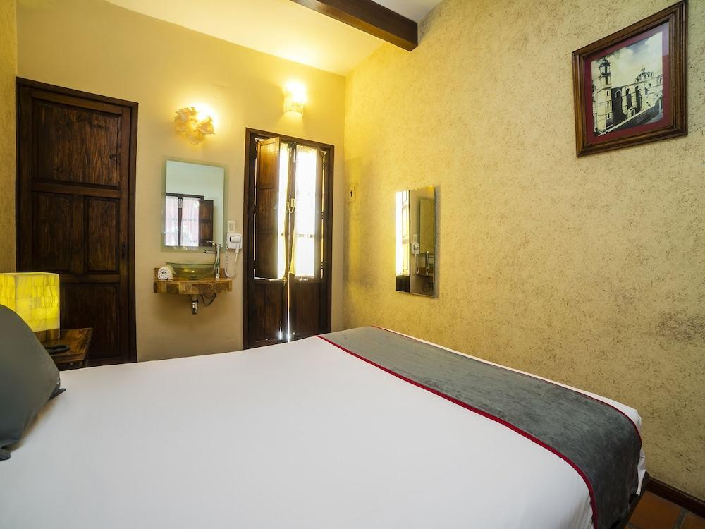 מלון Collection O Al Otro Lado Del Rio, פואבלה מראה חיצוני תמונה A room at the hotel