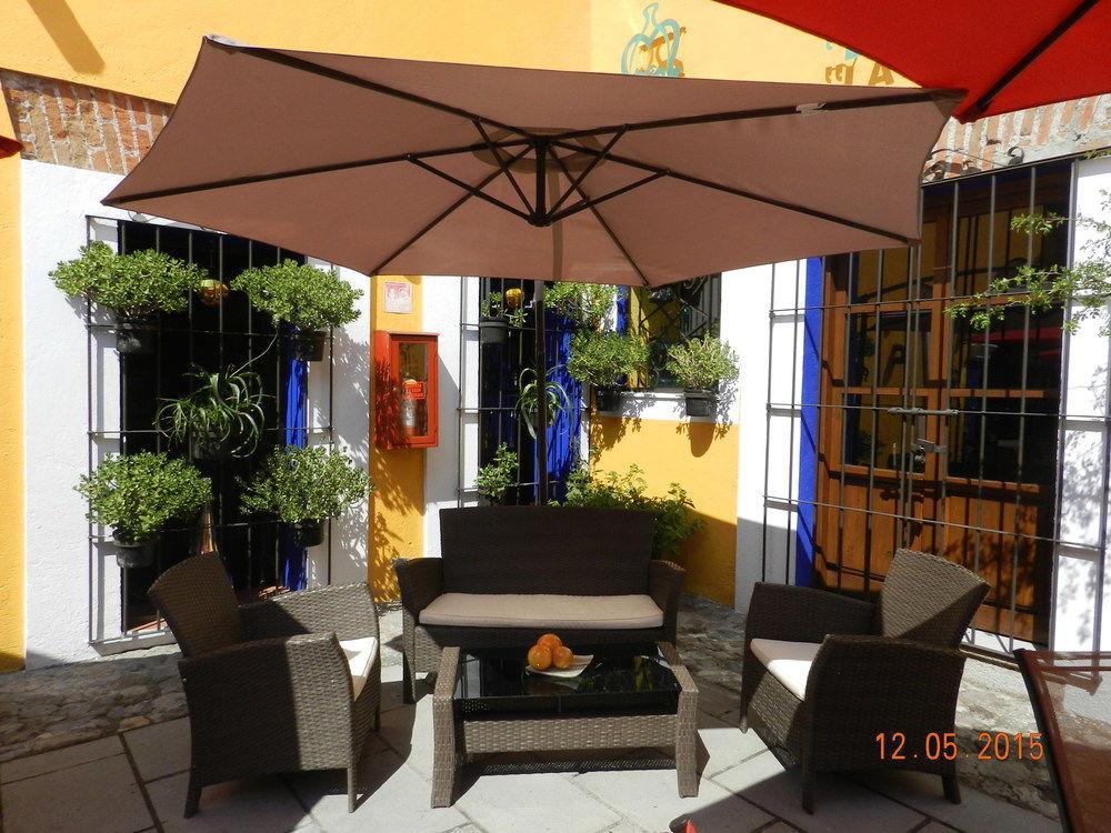 מלון Collection O Al Otro Lado Del Rio, פואבלה מראה חיצוני תמונה A patio in Mexico City