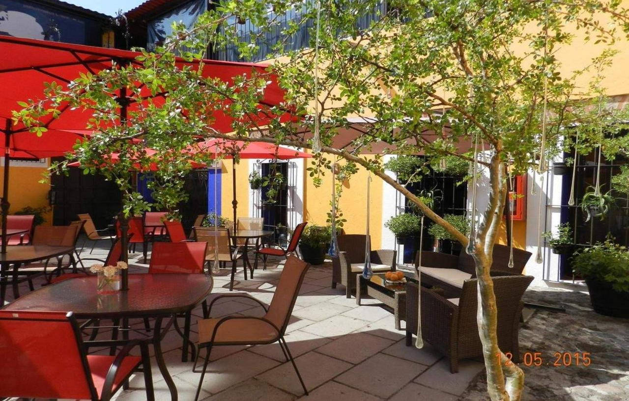 מלון Collection O Al Otro Lado Del Rio, פואבלה מראה חיצוני תמונה The courtyard of the hotel